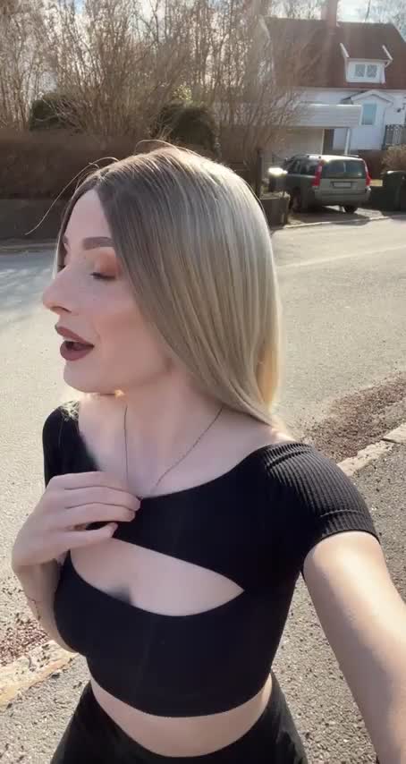 Just asserting dominance over the neighbourhood, nothing to see here 😇💕 [gif] - free porn video