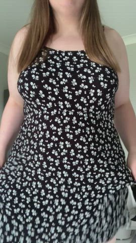 What's better than a curvy woman in a sundress? - free porn video