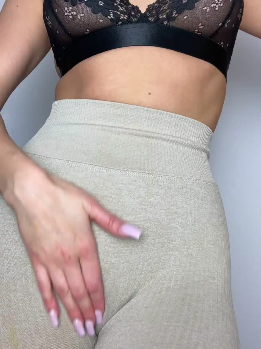 Rate my cameltoe out of 10 - free porn video