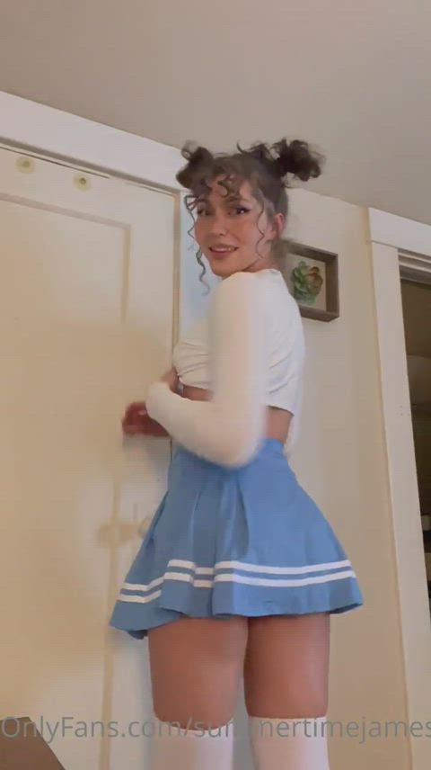 Upskirt girlcock gooning - free porn video