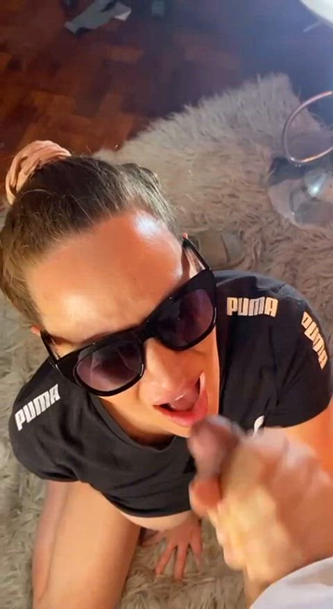 It feels so delicious on my face - free porn video