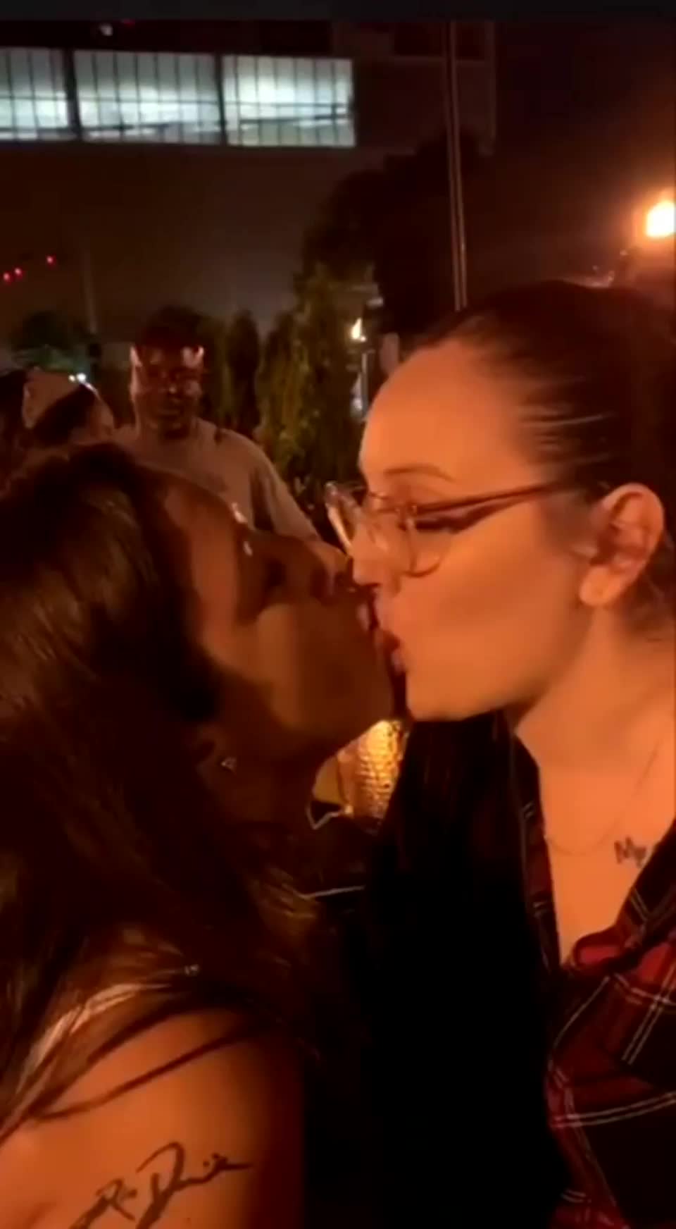 Tounge To Tounge - free porn video