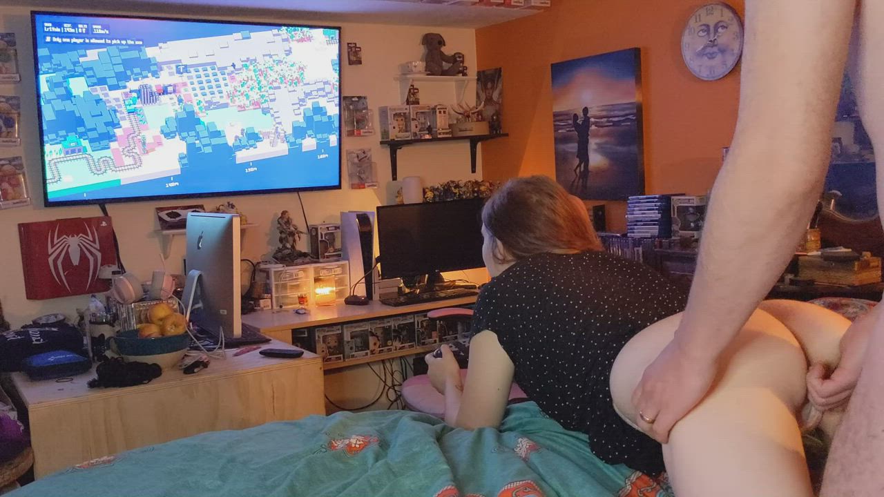 She wanted to keep playing her game, and I didn't want to wait until she was done - free porn video