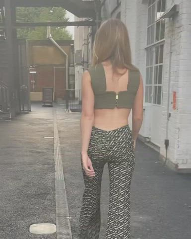 Freya Allan's ass looks great in those tight pants. 😏 - free porn video