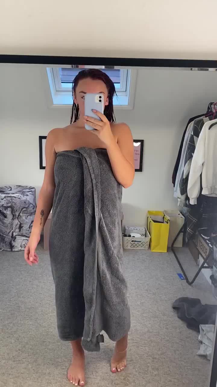 Come and dry me off? - free porn video