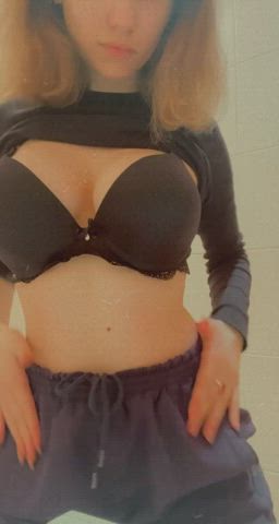 I'm simply to frisky to keep my hands off myself - free porn video