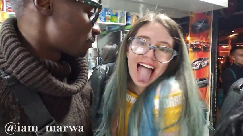 Kissing a white girl - free porn video