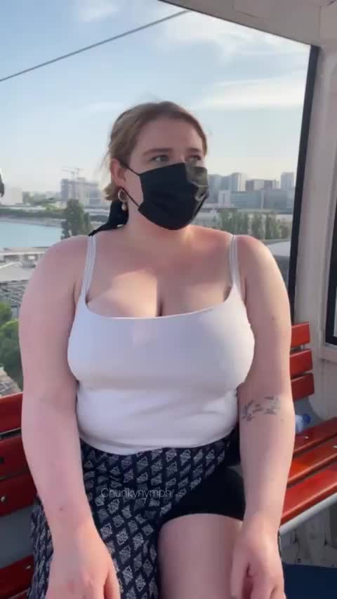 A quick flash in a cable car! - free porn video