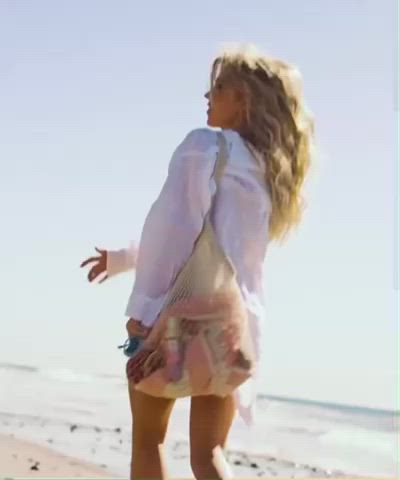 Sydney Sweeney in a Bikini - free porn video