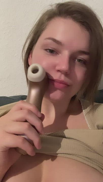 let‘s edge together tonight- i‘ll be cumming from just caressing my nipples😇 - free porn video