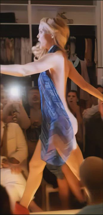 Leslie Bibb - Runway Nude Covered Enhanced Loop - free porn video