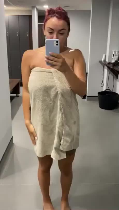 A couple girls walked in while I recorded this 😅 [GIF] - free porn video