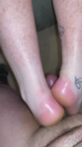 GF letting me play with her oily feet - free porn video