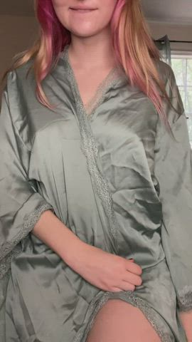 Like my robe? Wait till you see what’s underneath - free porn video