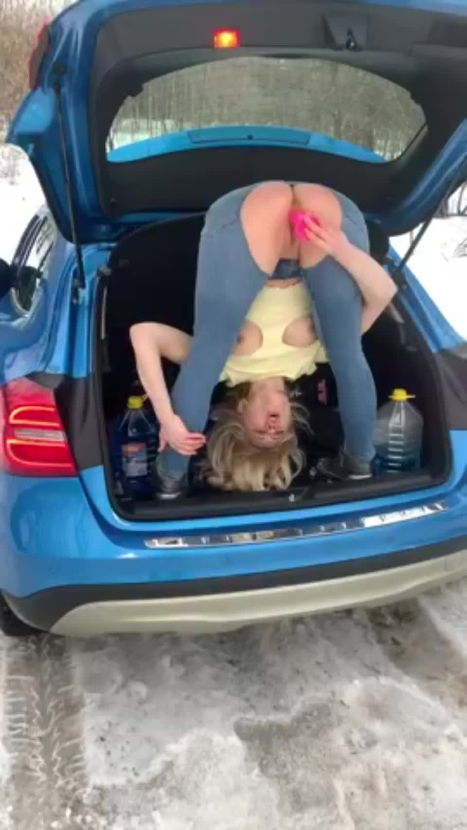 I Love To Masturbate Outdoors On A Roadside Picnic😋 - free porn video