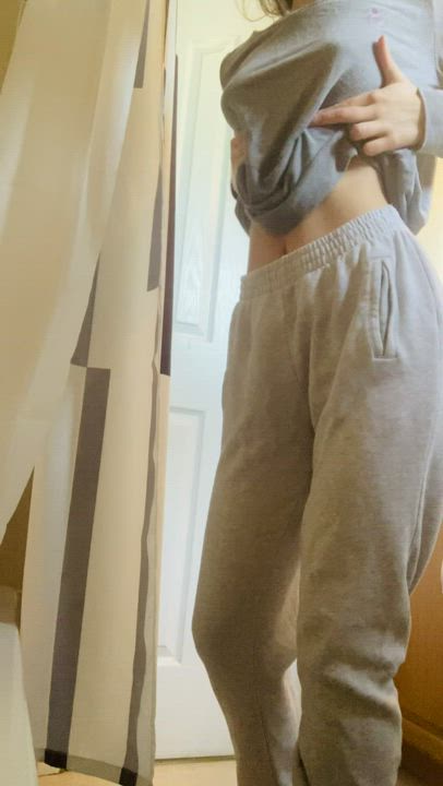 Can I give you a lil show before my shower ;) - free porn video