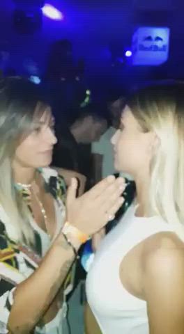 That's how clubbing should look like - free porn video