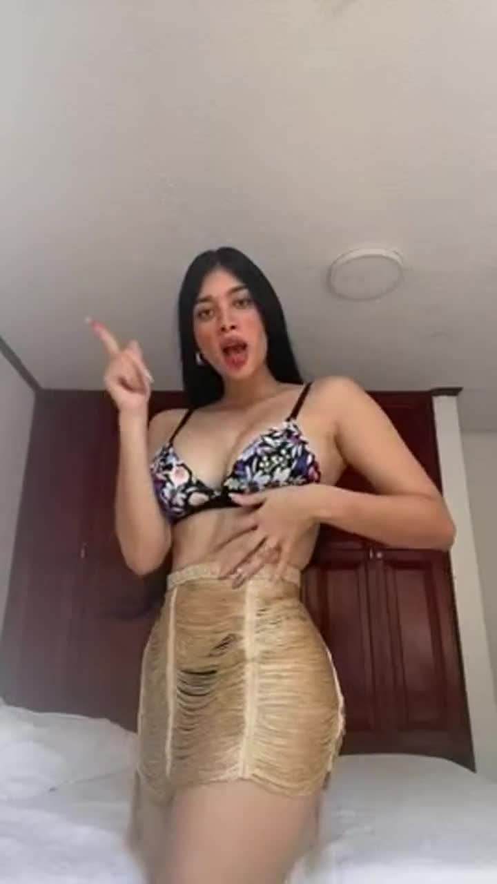 Look at her move her body - free porn video