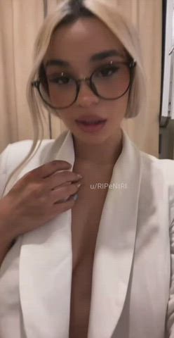 I'm a normal 18 year old petite blonde - free porn video