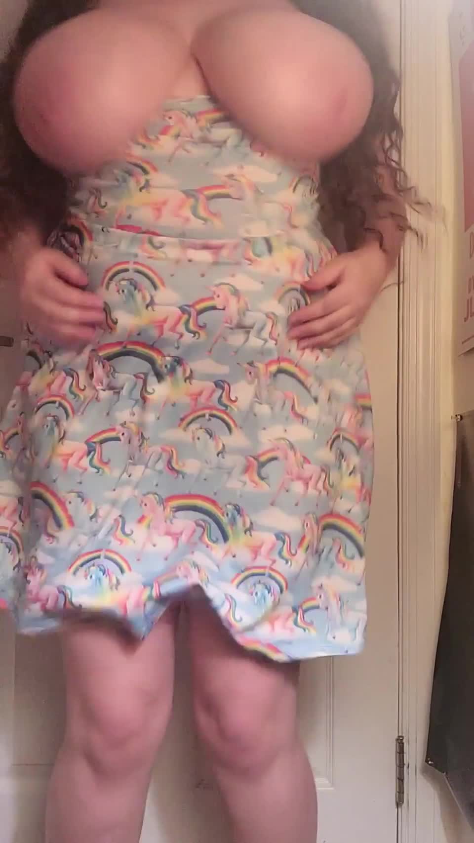 I have the perfect dress for my huge bouncers - free porn video