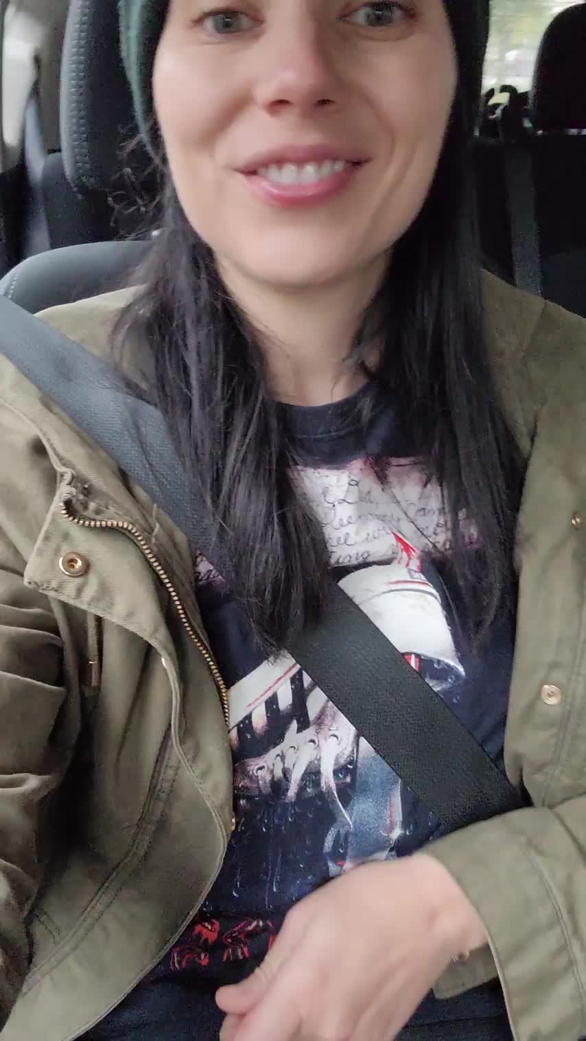 The ride to work is so much better with my tits out [GIF] - free porn video