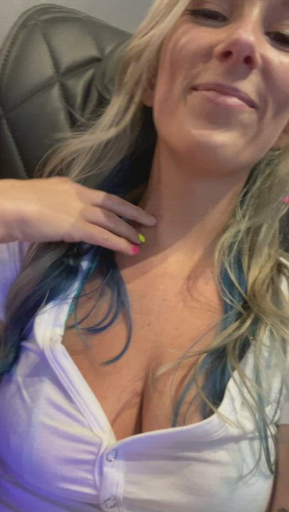 Nail salon fun :) [GIF] - free porn video