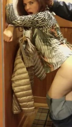 Horny MILF wants to fuck in the changing room - free porn video