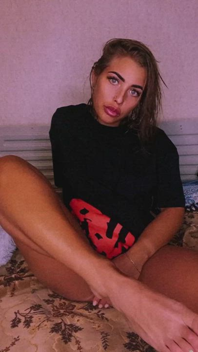 Who's lucky face would look better between my legs?😊 - free porn video