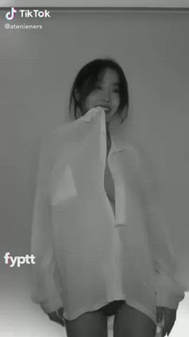 Name?? The @ shown is not her account. - free porn video
