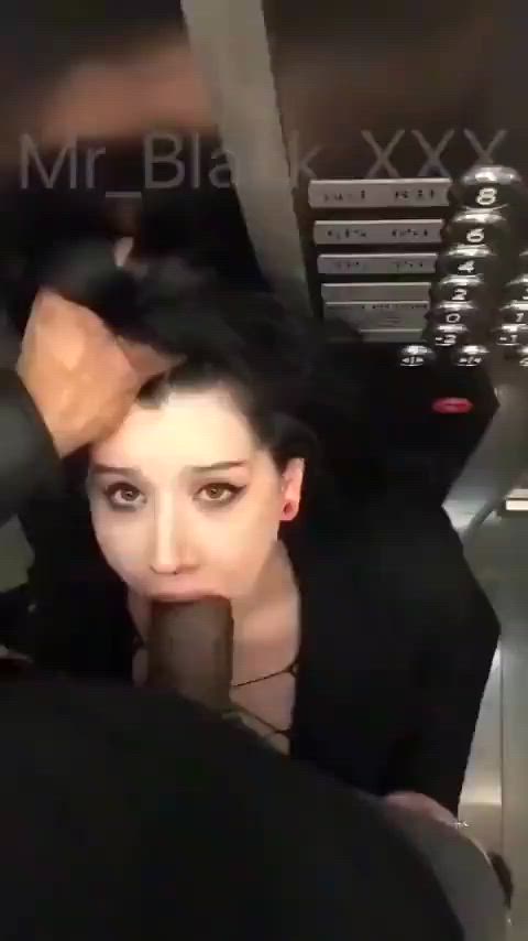 Suck in public! - free porn video