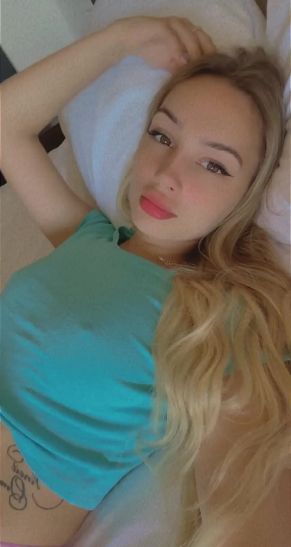 My 18yo old pussy is wet and juicy - free porn video