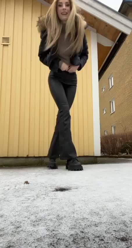 Hide your boyfriends I'm heading out! 😋💕 [gif] - free porn video