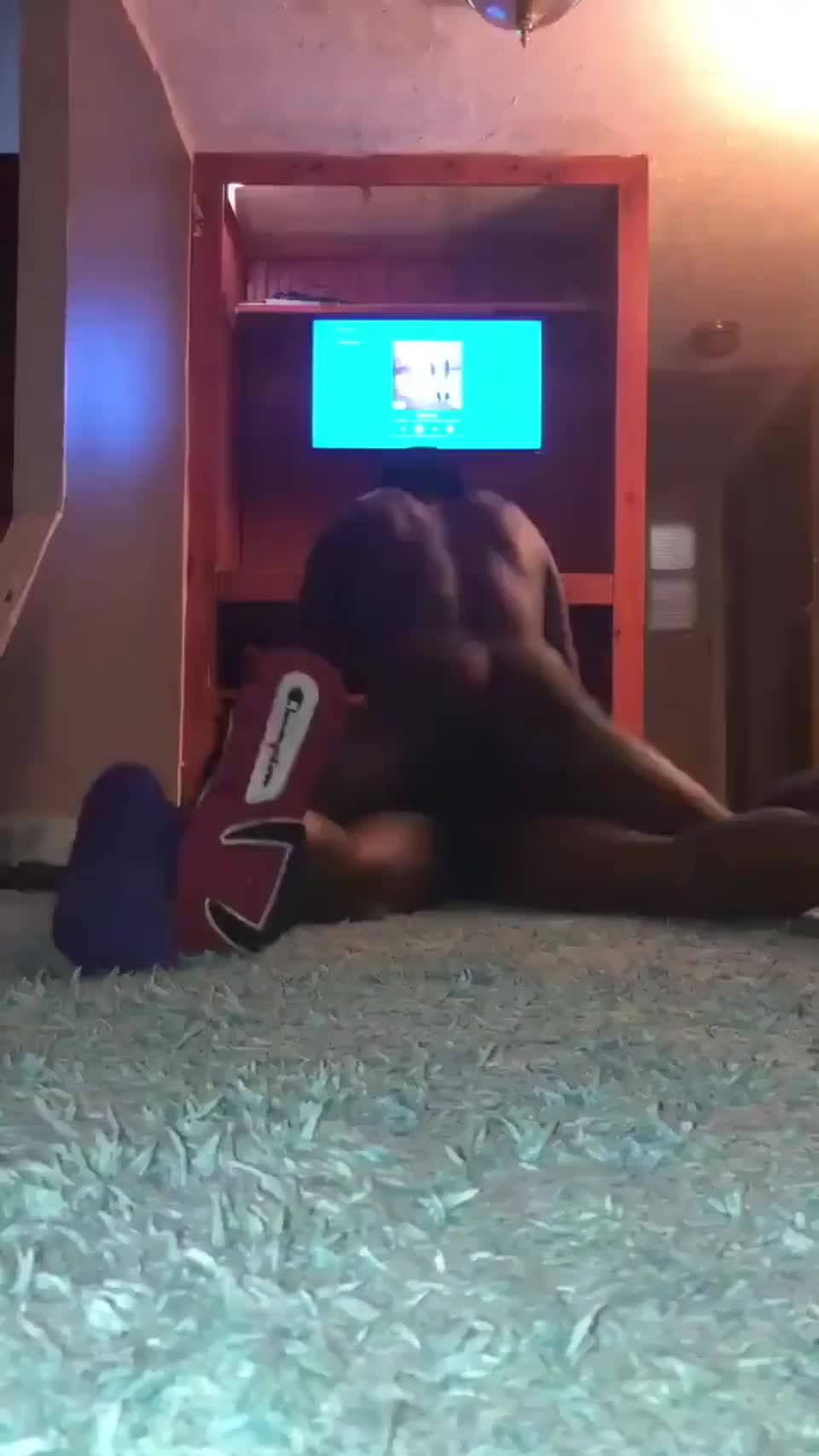 How should a man behave towards dripping excited pussy - free porn video