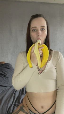 Kinky, petite and SUPER horny 🥰 - free porn video