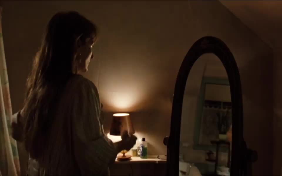 Meryl Streep admiring herself. - free porn video