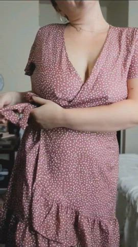 What a slutty mom like me wears to the grocery store 😈 - free porn video