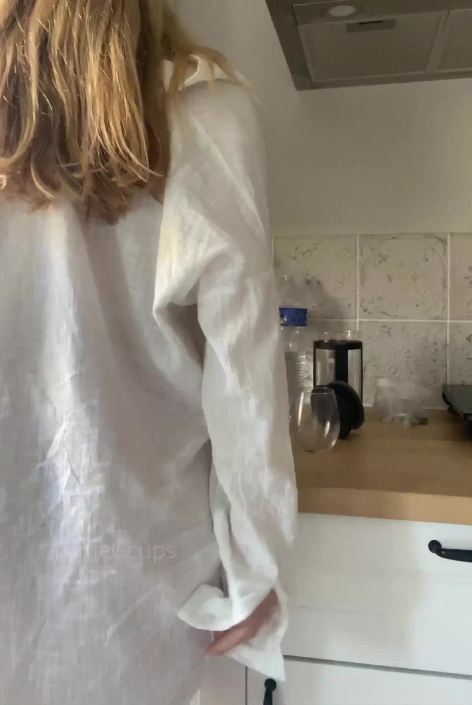 blonde, big tits and a nice ass! I would be the perfect mom! 😂💕 - free porn video