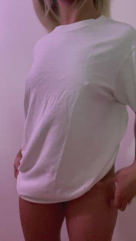 Do you like my tits or ass 😋? - free porn video