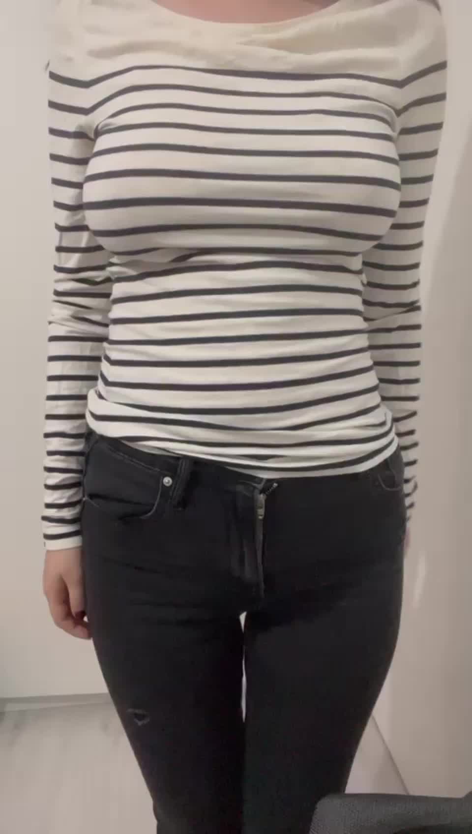 this weekend I am alone at home and I will continue to show my breasts (OC) - free porn video