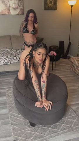 I might be small but I know exactly how to fuck her - free porn video