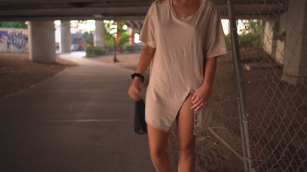I love baggy t-shirts [GIF] - free porn video