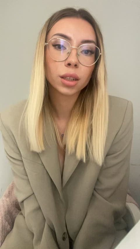 Patiently waiting for someone to put a baby in me - free porn video
