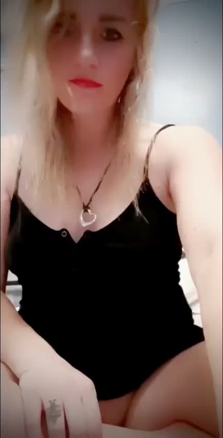 Pale skin/red lips - free porn video