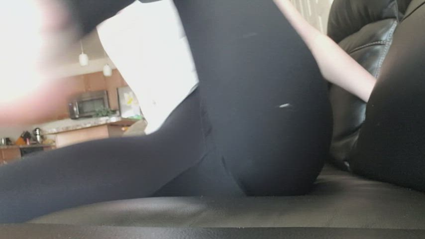 Cute Blonde playing with herself - free porn video