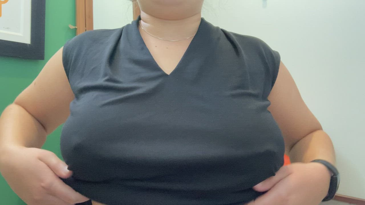 Love when my tits bounce [F] - free porn video