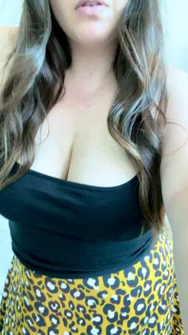 Big pale Canadian titties coming your way! - free porn video