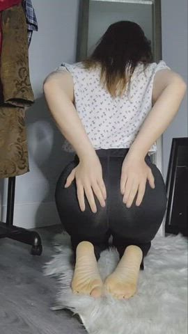 Would love to bounce my booty on you - free porn video