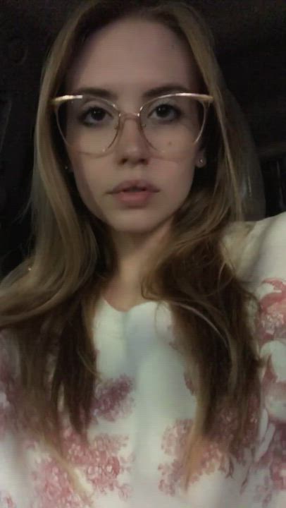 Hoping to attract some dads at the drive-thru 😋 - free porn video