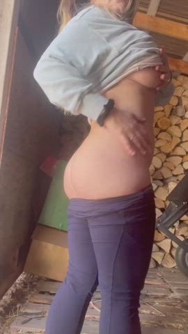 How are these mamas curves!? - free porn video