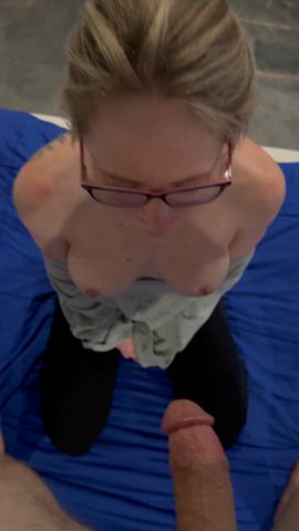 Love how she wiggles and smiles from sucking it - free porn video